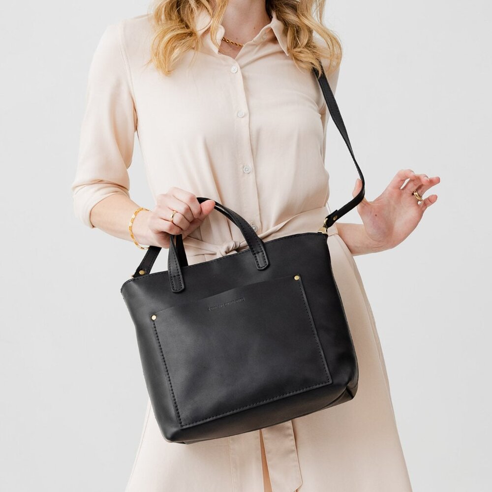 NEW Portland Leather zip top medium crossbody tote w/ strap extender black